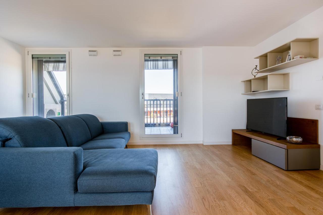 Modern Apt With Terrace, Wifi & Ac ميلان المظهر الخارجي الصورة